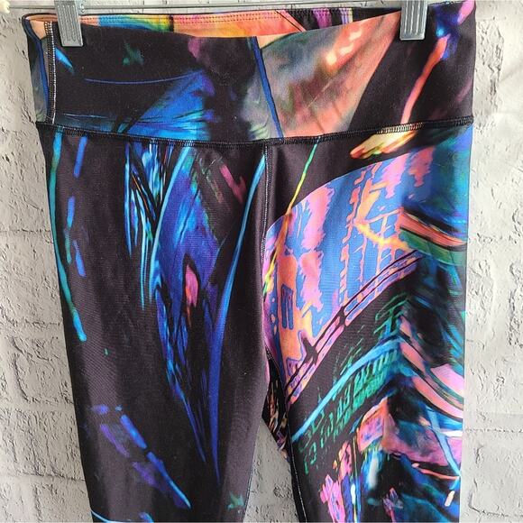 Fabletics Mid-Rise Cosmic Lights PowerHold Capri Leggings SZ S - Picture 6 of 11
